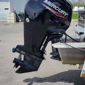 2022 SunTracker PB 18 DLX - Image 4