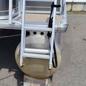 2022 SunTracker PB 18 DLX - Image 8